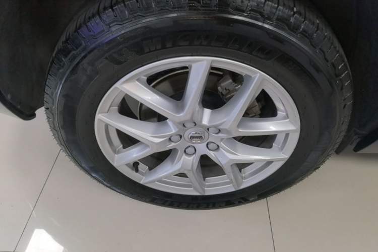 Used Volvo XC60 2019 T5 4x4 Smart Edition China VI Standard Right Rear Wheel Hub