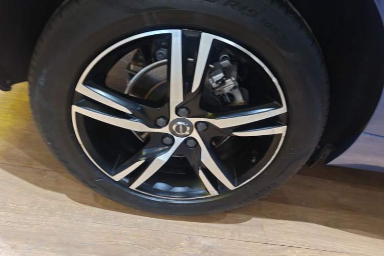 Used Volvo XC60 2019 T5 4x4 Smart & Dynamic Sport Edition China VI Standard Right Rear Wheel Hub