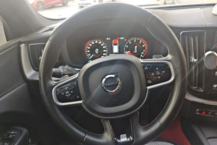 Used Volvo XC60 2019 T5 4x4 Zhiyuan Sport Edition China V Standard Steering Wheel