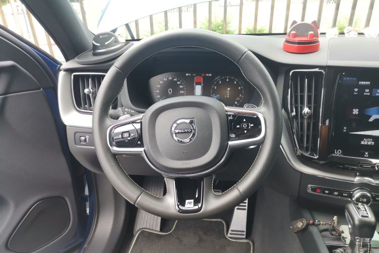 Used Volvo XC60 2019 T5 4x4 Smart & Dynamic Sport Edition China VI Standard Steering Wheel