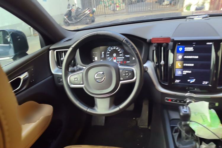 Used Volvo XC60 2019 T5 4x4 Smart Edition China V Standard Steering Wheel