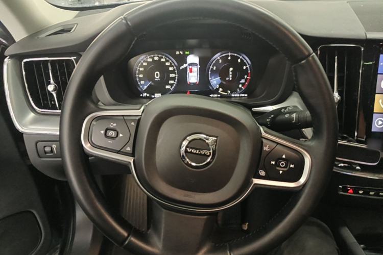 Used Volvo XC60 2019 T5 4x4 Smart Edition China V Standard Steering Wheel