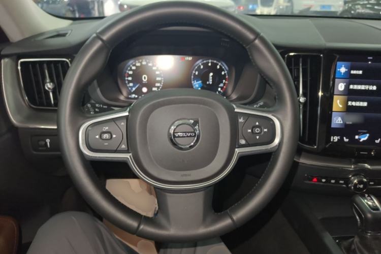 Used Volvo XC60 2019 T5 4x4 Smart Edition China V Standard Steering Wheel