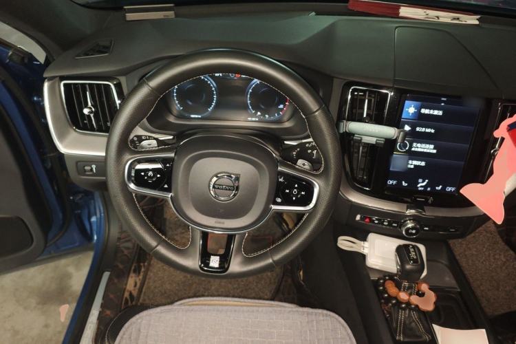 Used Volvo XC60 2019 T5 4x4 Smart & Dynamic Sport Edition China VI Standard Steering Wheel
