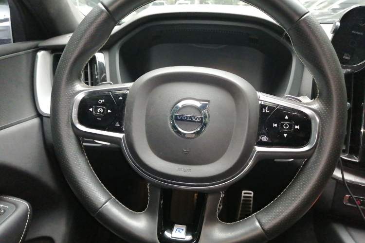 Used Volvo XC60 2019 T5 4x4 Smart & Dynamic Sport Edition China VI Standard Steering Wheel