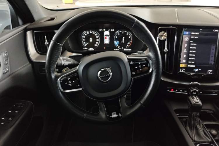 Used Volvo XC60 2019 T5 4x4 Zhiyuan Sport Edition China V Standard Steering Wheel