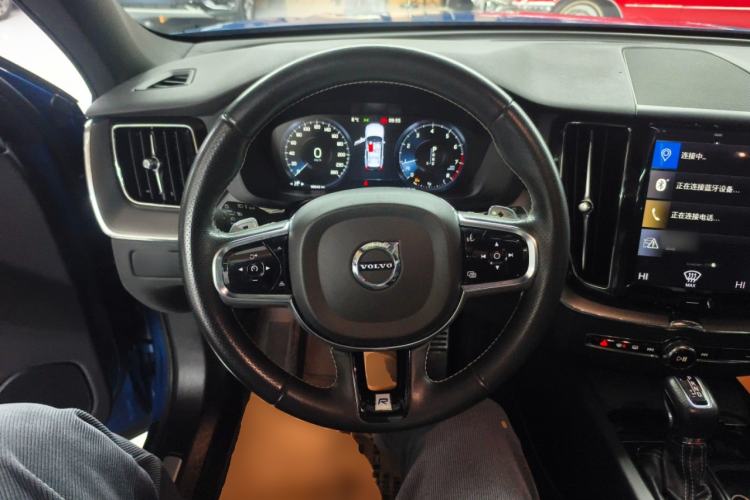 Used Volvo XC60 2019 T5 4x4 Smart & Dynamic Sport Edition China VI Standard Steering Wheel