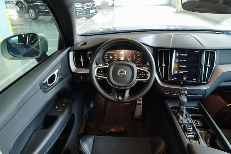 Used Volvo XC60 2019 T5 4x4 Smart & Dynamic Sport Edition China VI Standard Steering Wheel
