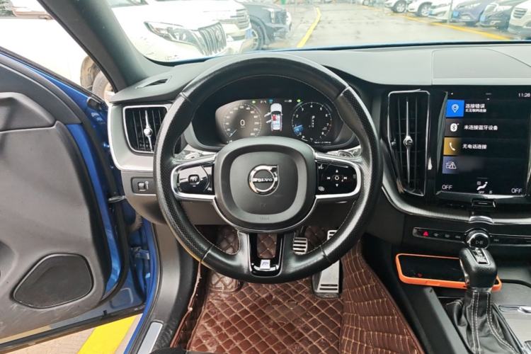 Used Volvo XC60 2019 T5 4x4 Smart & Dynamic Sport Edition China VI Standard Steering Wheel