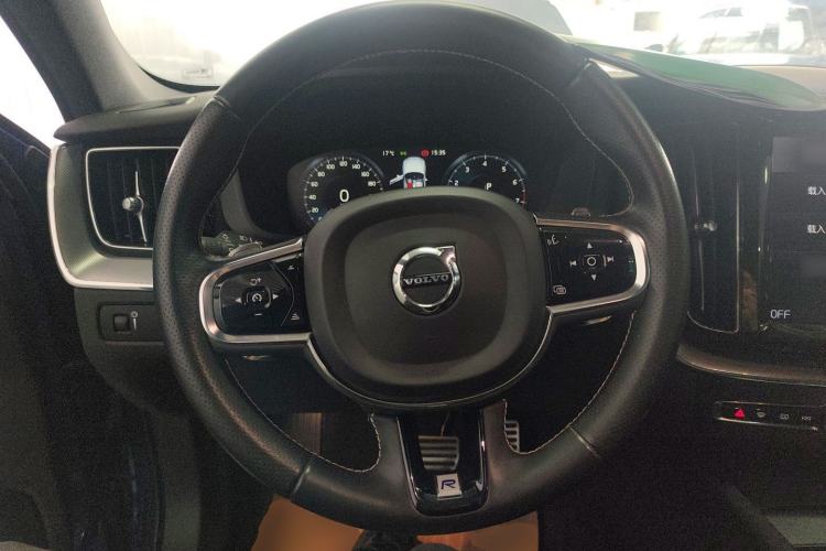 Used Volvo XC60 2019 T5 4x4 Smart & Dynamic Sport Edition China VI Standard Steering Wheel
