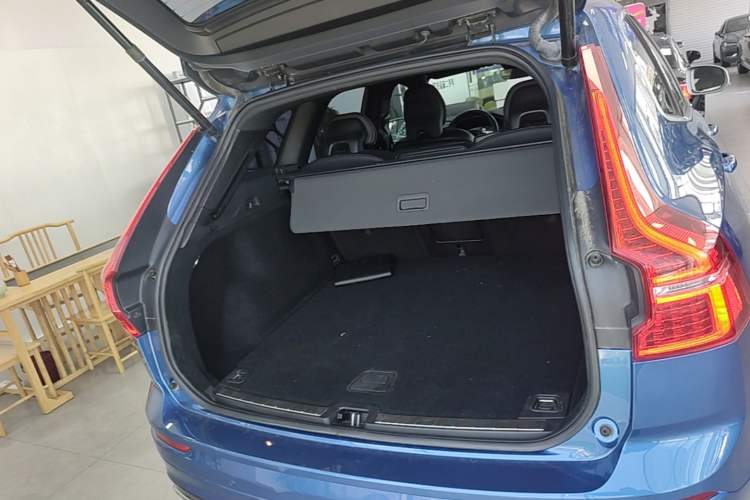 Used Volvo XC60 2019 T5 4x4 Smart & Dynamic Sport Edition China VI Standard Trunk