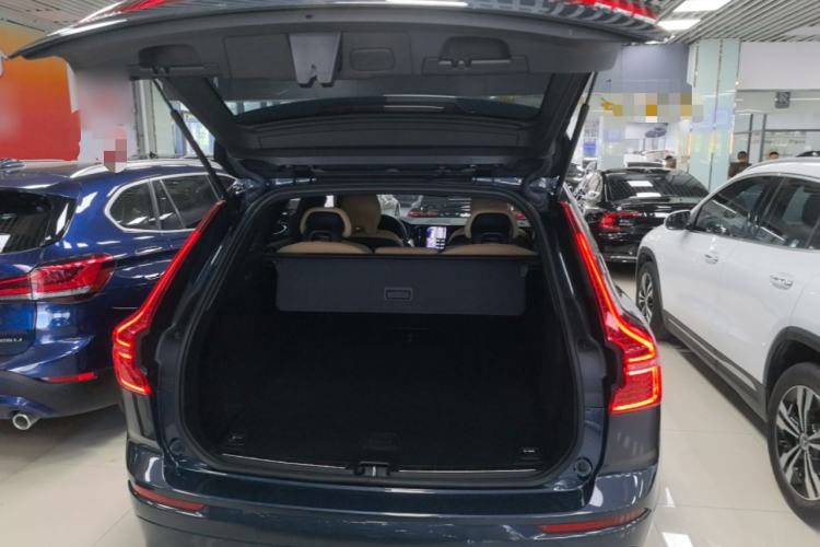 Used Volvo XC60 2019 T5 4x4 Smart Edition China VI Standard Trunk
