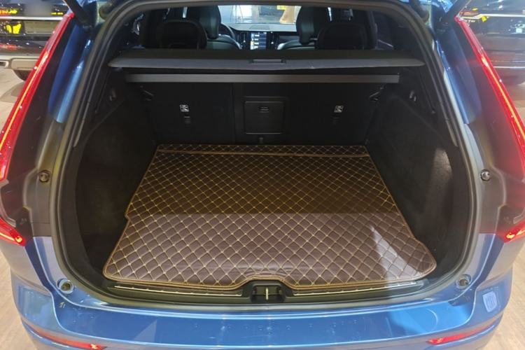 Used Volvo XC60 2019 T5 4x4 Smart & Dynamic Sport Edition China VI Standard Trunk