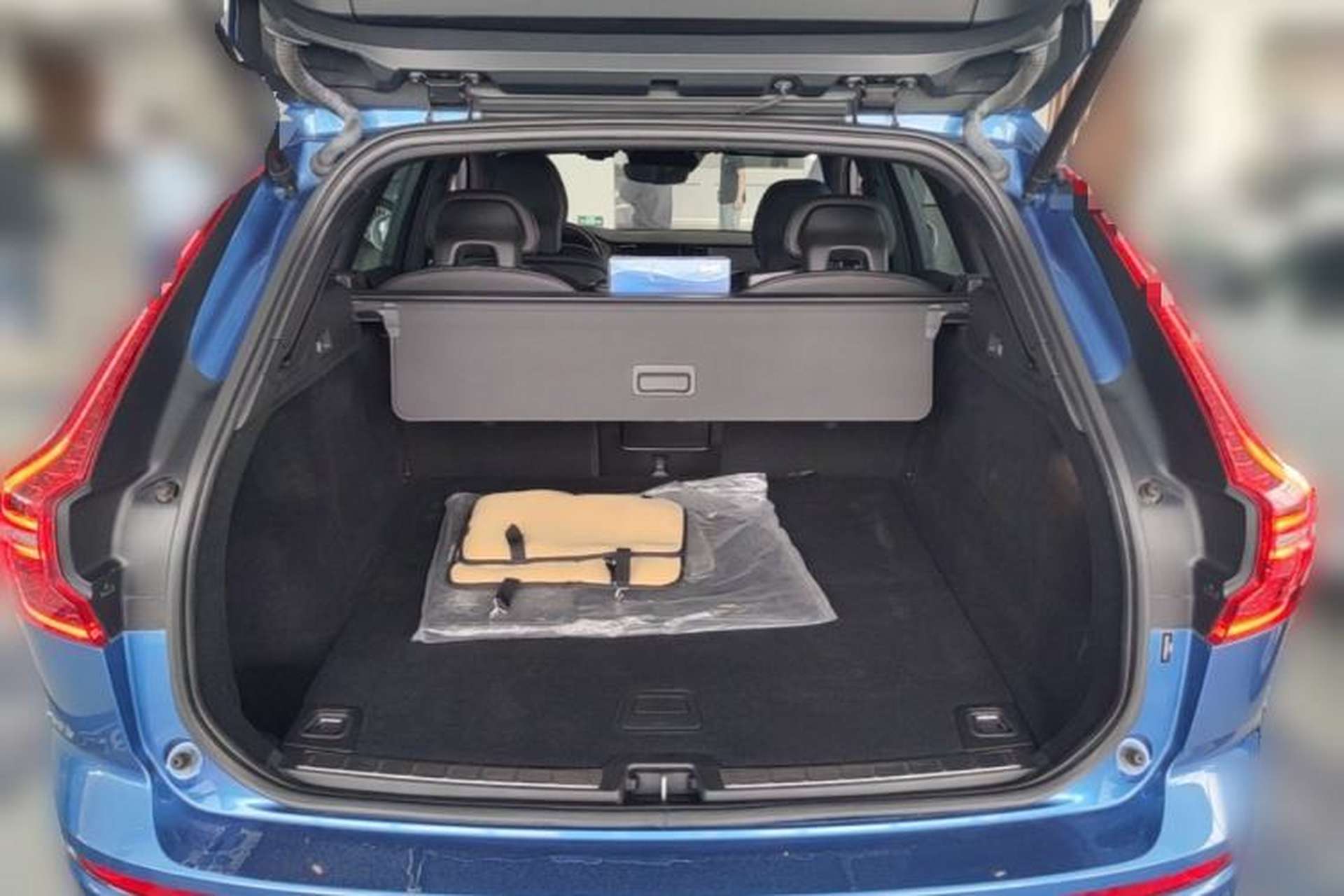 Used Volvo XC60 2019 T5 4x4 Smart & Dynamic Sport Edition China VI Standard Trunk