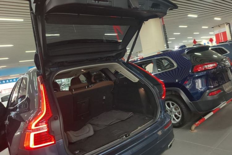 Used Volvo XC60 2019 T5 4x4 Smart Edition China V Standard Trunk