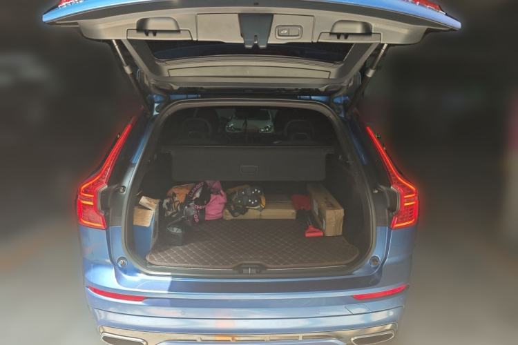 Used Volvo XC60 2019 T5 4x4 Smart & Dynamic Sport Edition China VI Standard Trunk