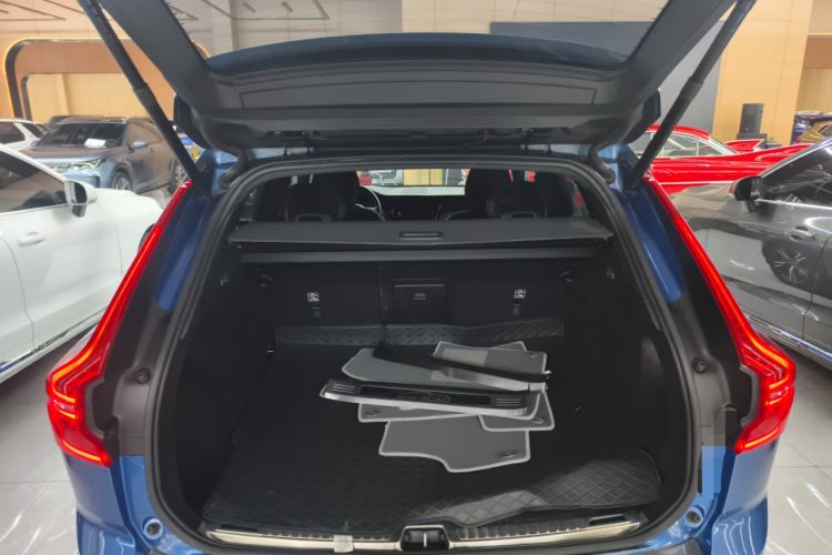Used Volvo XC60 2019 T5 4x4 Smart & Dynamic Sport Edition China VI Standard Trunk