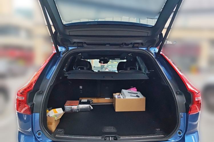 Used Volvo XC60 2019 T5 4x4 Zhiya Sport Edition China VI Standard Trunk