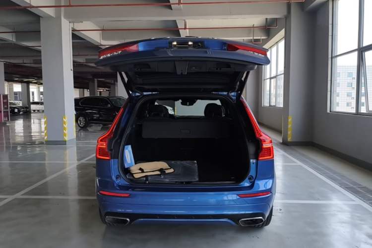 Used Volvo XC60 2019 T5 4x4 Smart & Dynamic Sport Edition China VI Standard Trunk