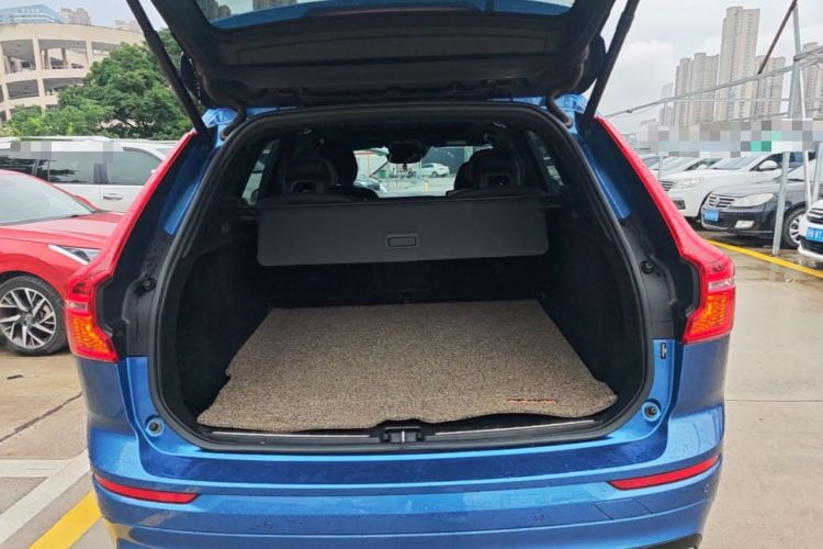 Used Volvo XC60 2019 T5 4x4 Smart & Dynamic Sport Edition China VI Standard Trunk