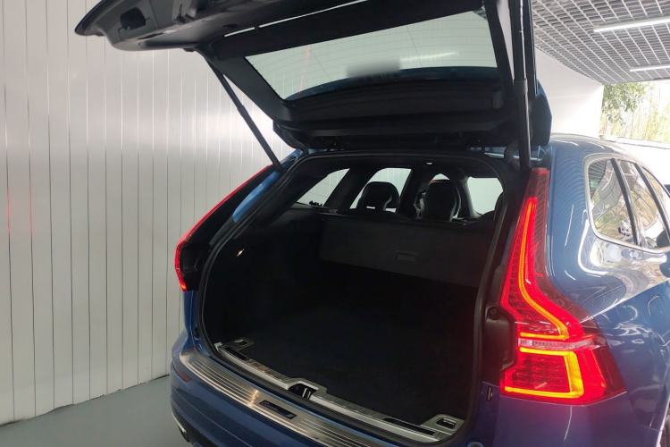 Used Volvo XC60 2019 T5 4x4 Smart & Dynamic Sport Edition China VI Standard Trunk
