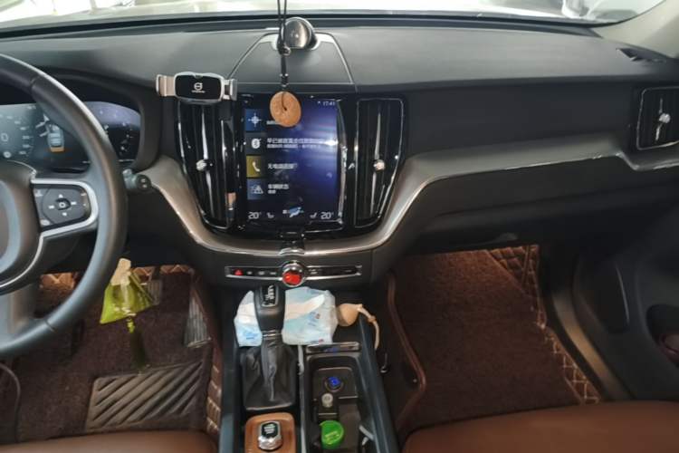 Used Volvo XC60 2019 T5 4x4 Smart Edition China V Standard Audio And AC Panel