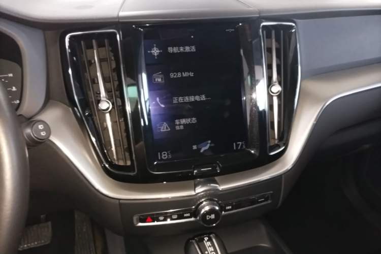 Used Volvo XC60 2019 T5 4x4 Smart Edition China V Standard Audio And AC Panel