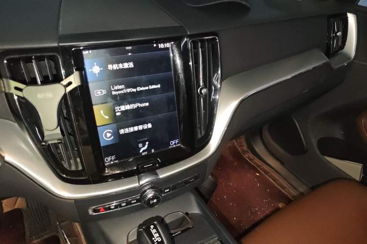 Used Volvo XC60 2019 T5 4x4 Smart Edition China VI Standard Audio And AC Panel