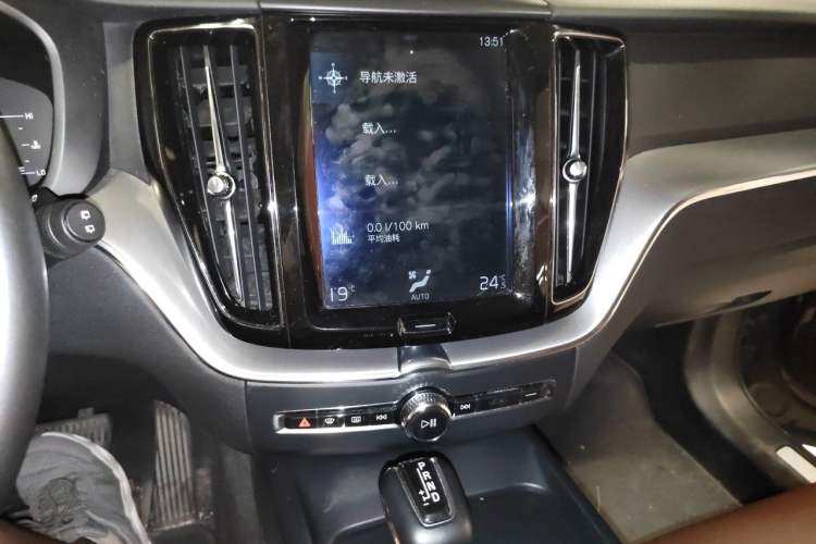 Used Volvo XC60 2019 T5 4x4 Smart Edition China V Standard Audio And AC Panel