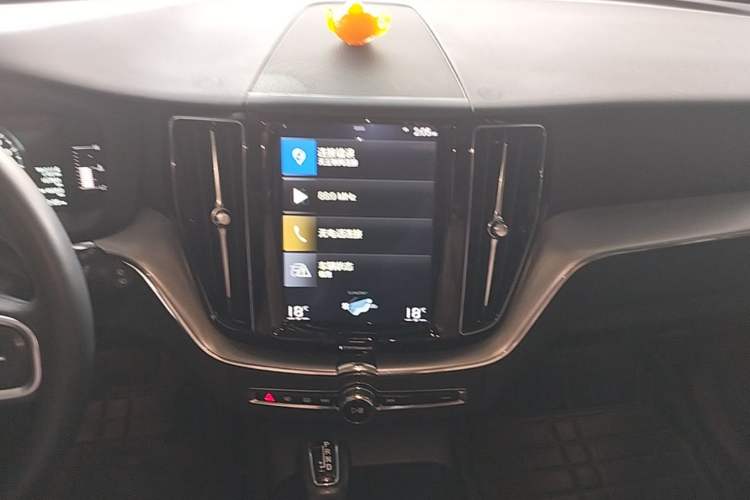 Used Volvo XC60 2019 T5 4x4 Smart Edition China V Standard Audio And AC Panel