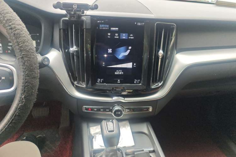 Used Volvo XC60 2019 T5 4x4 Smart Edition China VI Standard Audio And AC Panel