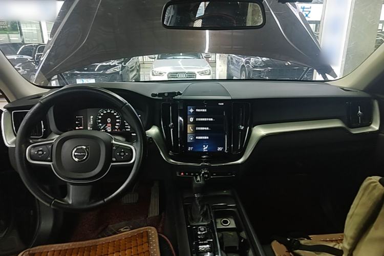 Used Volvo XC60 2019 T5 4x4 Smart Edition China VI Standard Center Console