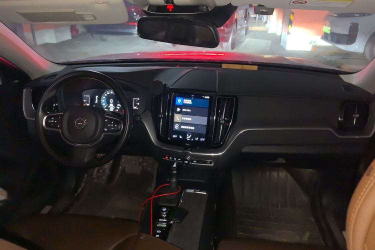 Used Volvo XC60 2019 T5 4x4 Smart Edition China VI Standard Center Console