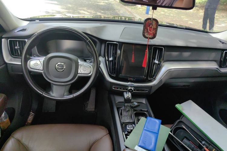 Used Volvo XC60 2019 T5 4x4 Smart Edition China VI Standard Center Console