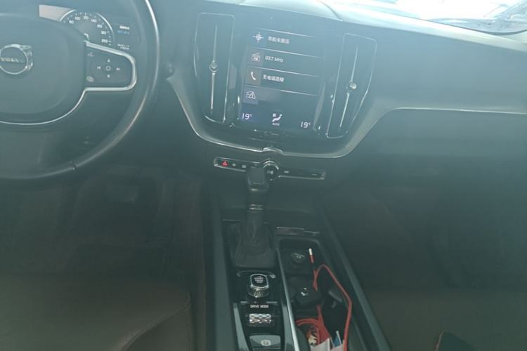 Used Volvo XC60 2019 T5 4x4 Smart Edition China VI Standard Center Console
