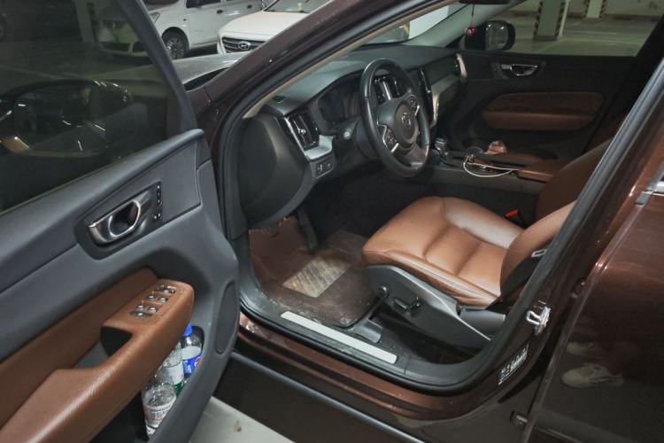 Used Volvo XC60 2019 T5 4x4 Smart Edition China VI Standard Driver Seat