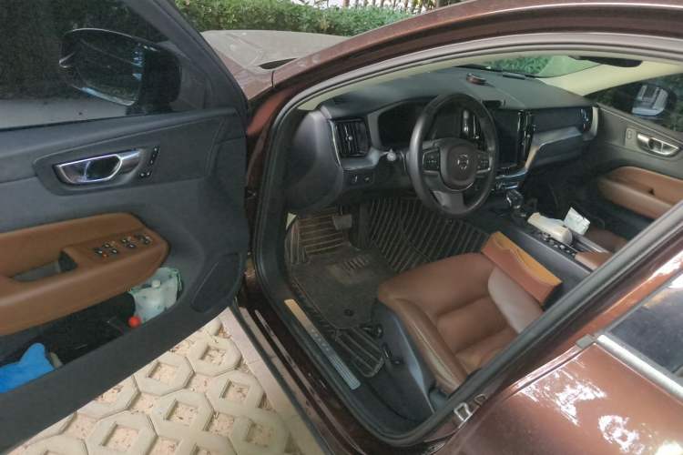 Used Volvo XC60 2019 T5 4x4 Smart Edition China V Standard Driver Seat
