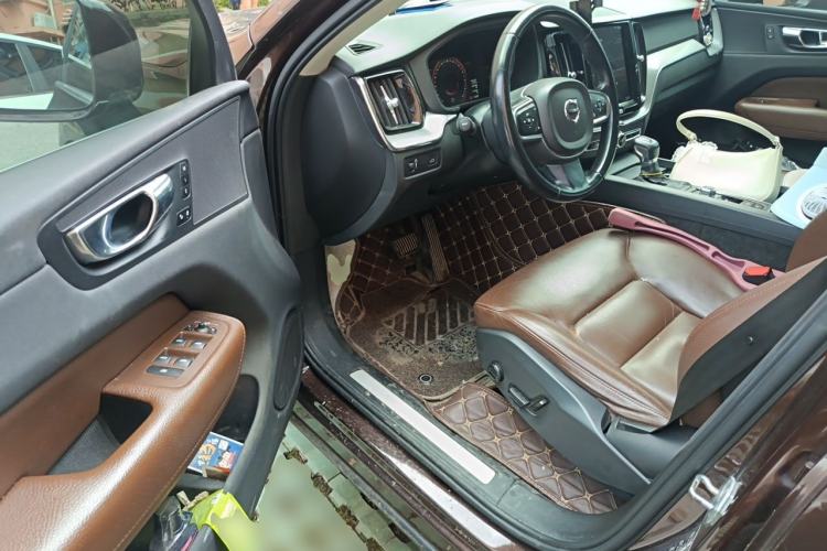 Used Volvo XC60 2019 T5 4x4 Smart Edition China VI Standard Driver Seat