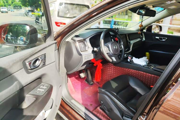 Used Volvo XC60 2019 T5 4x4 Smart Edition China V Standard Driver Seat