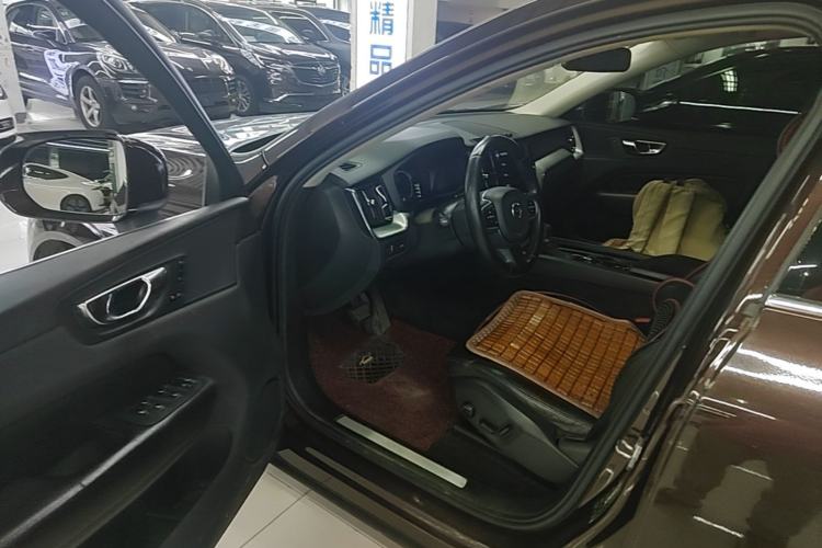 Used Volvo XC60 2019 T5 4x4 Smart Edition China VI Standard Driver Seat