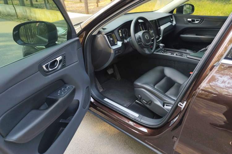 Used Volvo XC60 2019 T5 4x4 Zhiyuan Edition China VI Standard Driver Seat