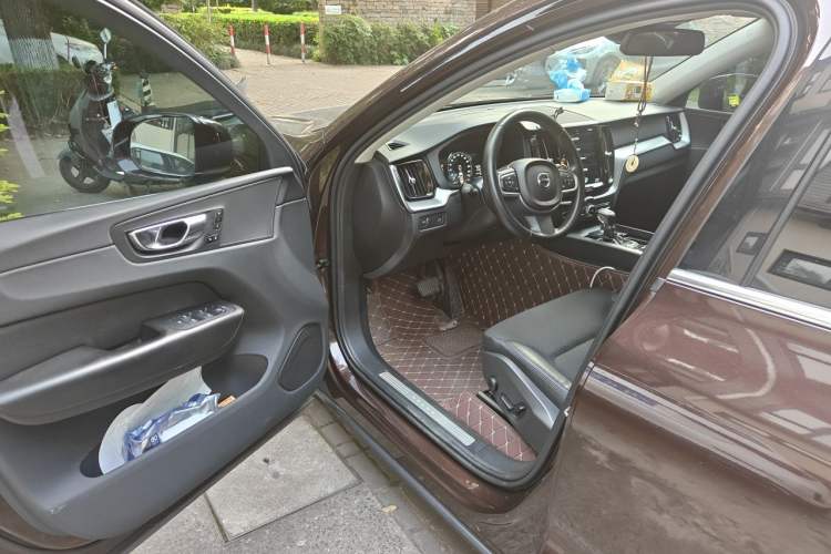 Used Volvo XC60 2019 T4 Zhiyi Edition China V Standard Driver Seat