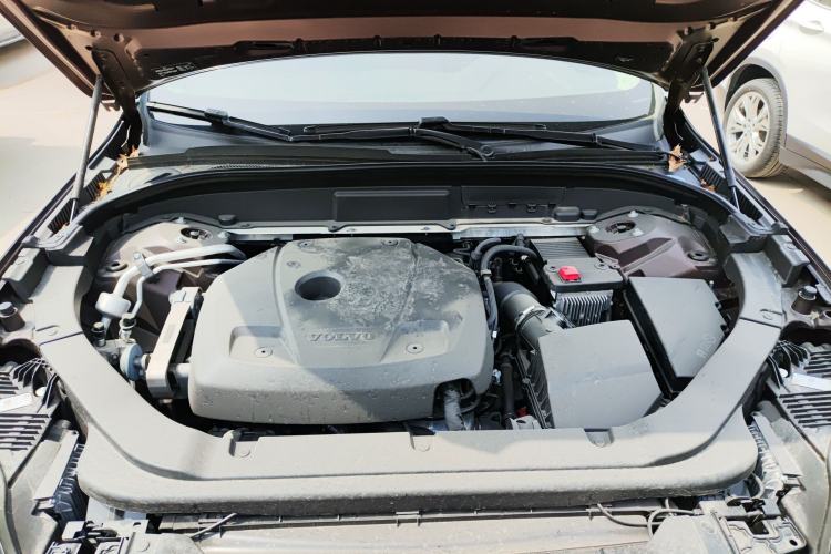 Used Volvo XC60 2019 T5 4x4 Smart Edition China VI Standard Engine Bay