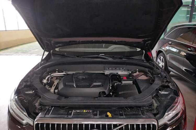 Used Volvo XC60 2019 T5 4x4 Smart Edition China V Standard Engine Bay