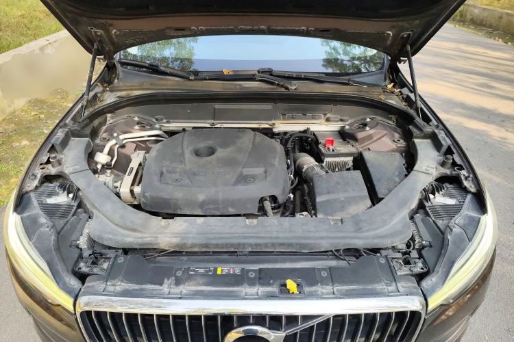 Used Volvo XC60 2019 T5 4x4 Zhiyuan Edition China VI Standard Engine Bay