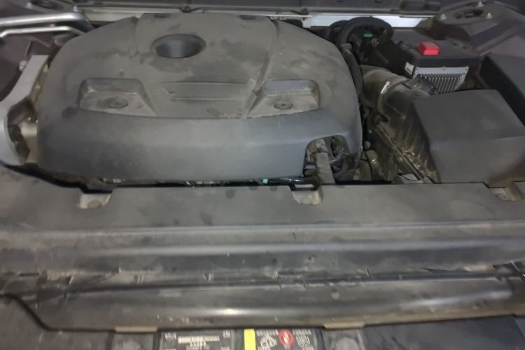 Used Volvo XC60 2019 T5 4x4 Smart Edition China VI Standard Engine Bay
