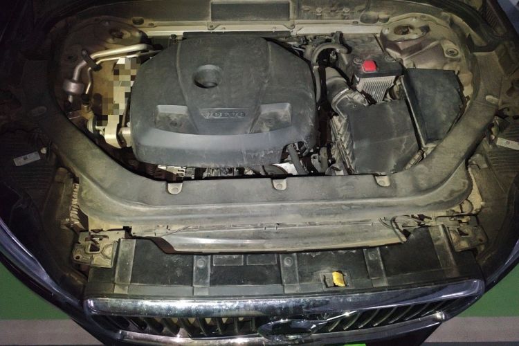 Used Volvo XC60 2019 T5 4x4 Smart Edition China VI Standard Engine Bay