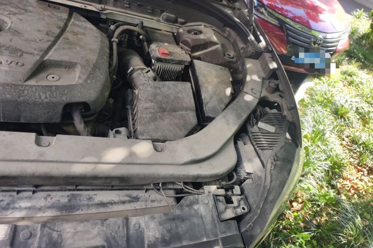 Used Volvo XC60 2019 T5 4x4 Smart Edition China VI Standard Engine Bay Left