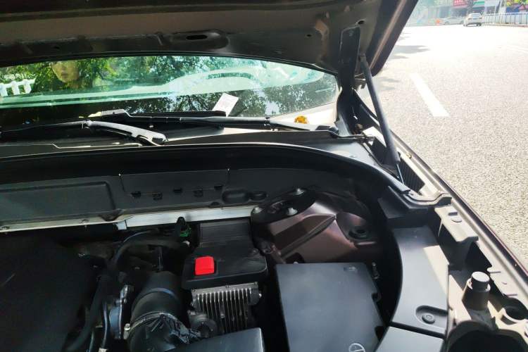Used Volvo XC60 2019 T5 4x4 Smart Edition China V Standard Engine Bay Left