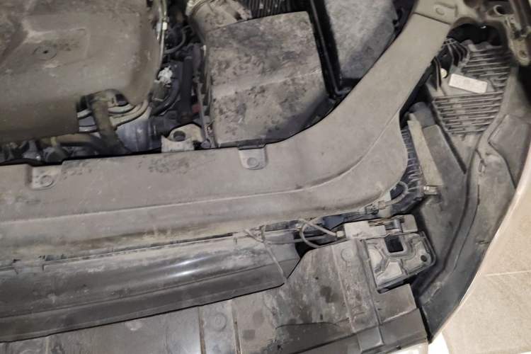Used Volvo XC60 2019 T5 4x4 Smart Edition China V Standard Engine Bay Left